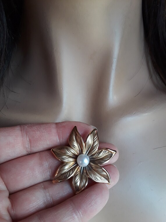 14k Gold Pearl Flower Brooch Pin Fabulous Vintage - image 7