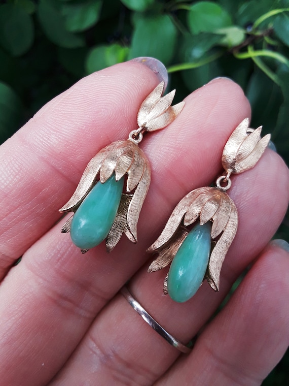 Victorian 14k Gold Jade Dangling Lilly Flower Ear… - image 1