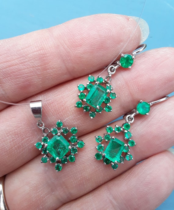 Platinum Colombian Emerald Set Earrings and Penda… - image 1