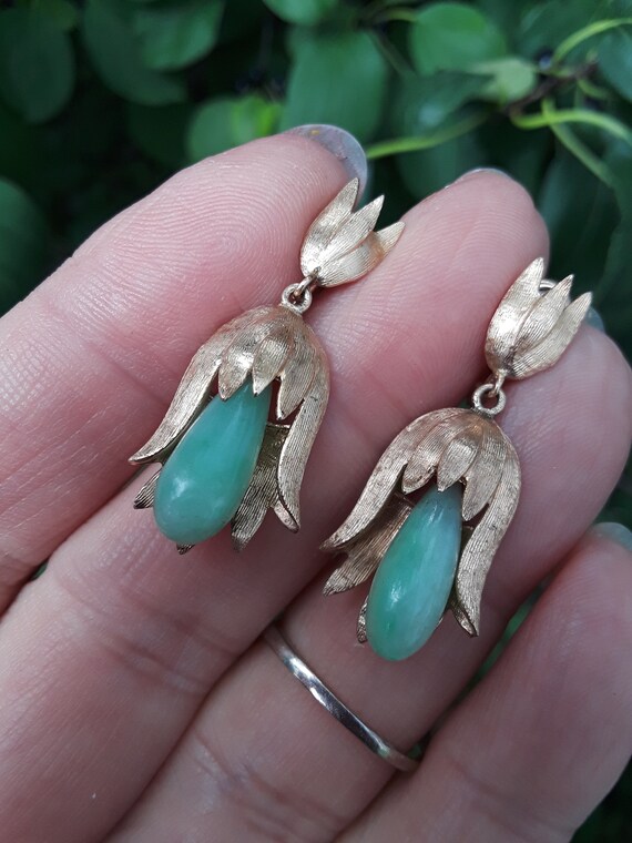 Victorian 14k Gold Jade Dangling Lilly Flower Ear… - image 5