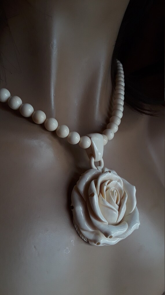 White Rose Pendant Necklace Exclusive 