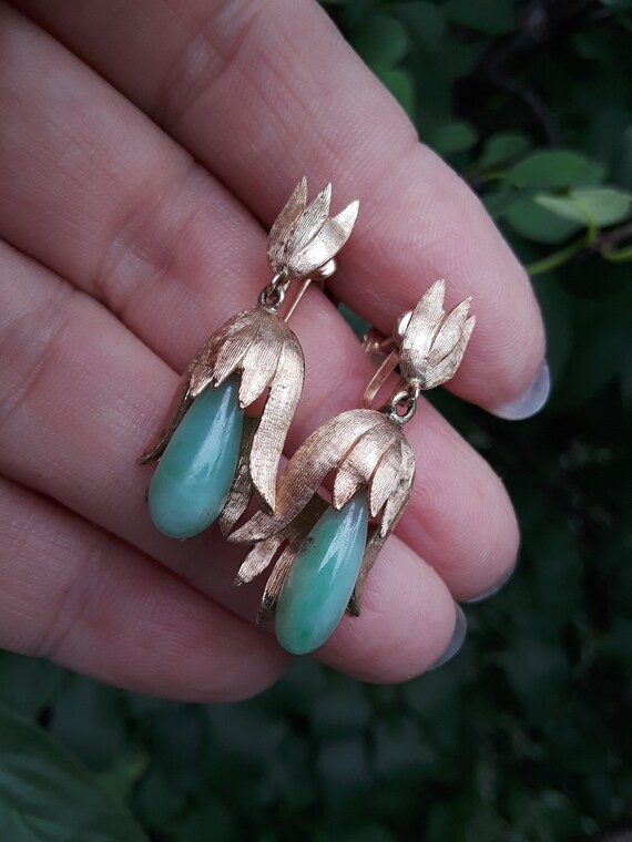 Victorian 14k Gold Jade Dangling Lilly Flower Ear… - image 7