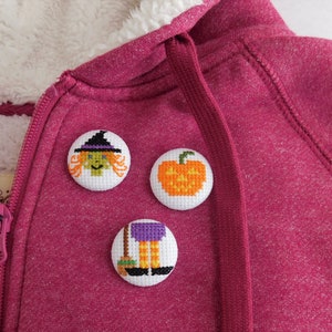 Jack-o'lantern Halloween Pin, Halloween Pumpkin Pin, Halloween Accessory, Halloween Brooch, Pumpkin Brooch, Cross Stitch Pin image 4