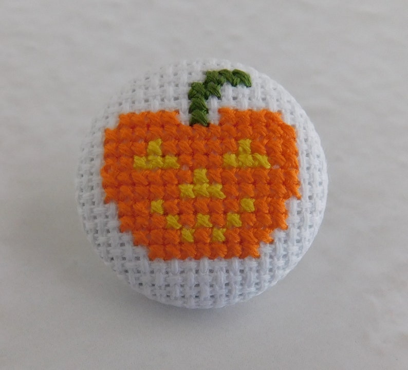 Jack-o'lantern Halloween Pin, Halloween Pumpkin Pin, Halloween Accessory, Halloween Brooch, Pumpkin Brooch, Cross Stitch Pin image 2