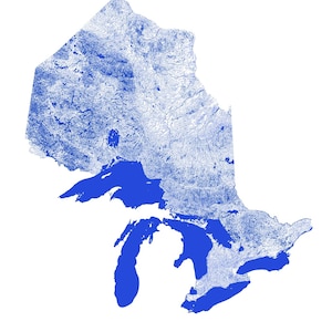 Peut inclure: Une carte bleue et blanche de la r&eacute;gion des Grands Lacs d'Am&eacute;rique du Nord, montrant les principaux fleuves et lacs de la r&eacute;gion.