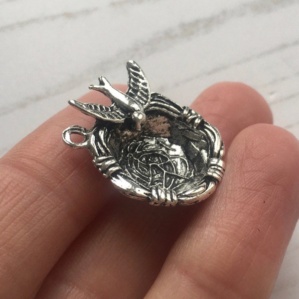 1 x Antique Silver Coloured Nest - Fillable Birds Nest Pendant with loop