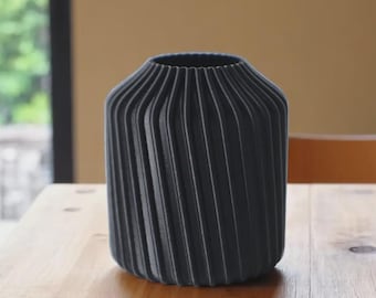 マクベス花瓶 – モダンな3Dプリントプリーツ花瓶、Japandi Decor