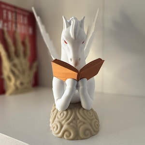 Pegasus Kindle & Book Stand – Mythical Desk Decor | Gift for Fantasy Lovers
