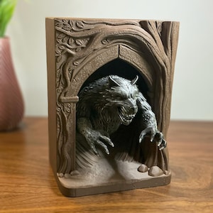 Werewolf Book Nook Insert | 3D Printed Bookshelf Decor for Fantasy & Horror Fans | Gothic Gift for Book Lovers | Spooky Book Display