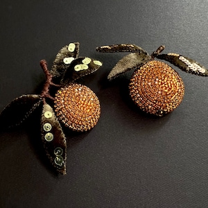 Handmade tangerine fruit brooch set Orange jewelry with leaves Beaded citrus pins Gift for mom Unique statement accessories