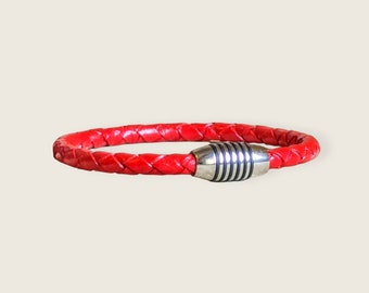 Men's red braided leather bracelet, ideal for him.