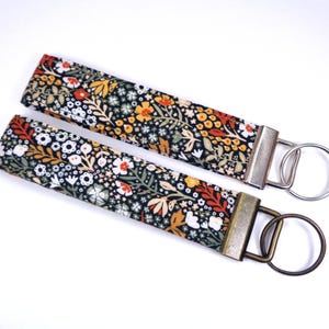 Flower Garden Key Fob, Fabric Wristlet Keychain, Botanical Flowers Wrist Loop Key Lanyard