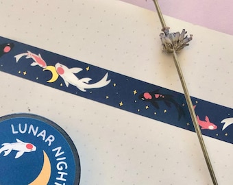 Taśma washi z motywem ryb koi w księżycową noc | Taśma maskująca z motywem gwiazd i księżyca | Urocze artykuły piśmiennicze do Bullet Journal