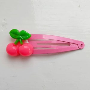 Cherry Snap Haarspangen - 2er Pack - Knallpink