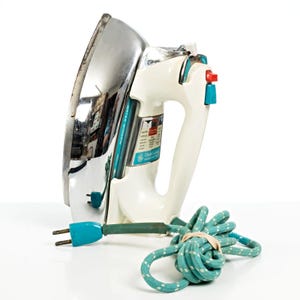 アメリカ　ビンテージ　アイロン　GE PROCTOR WESTERN GE Light'n Easy Compact, Spray, Steam Dry Iron F201AL with