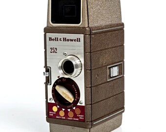 Vintage Bell and Howell Model 252 8mm Movie Camera - Tested / Works