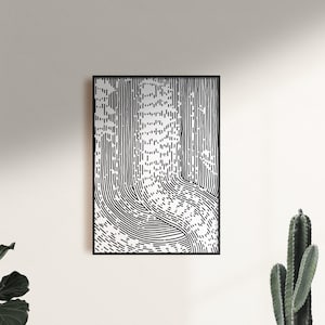 Op de afbeelding: Zwart-witte abstracte lijnenkunstprint van een bos scène. De print is ingelijst in een zwart frame.