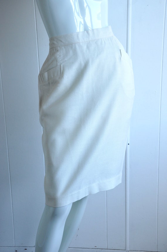 80s Off-white Linen Pencil Skirt w/ Back Buttons,… - image 3