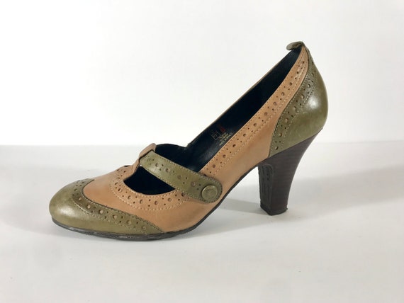 90s Levi's Avocado and Tan Mary Jane Leather Heel… - image 6