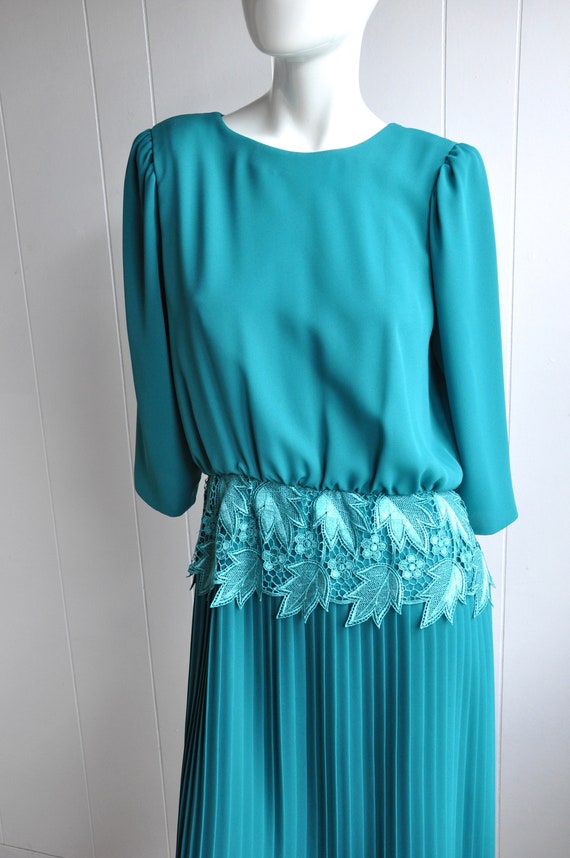 Miss Elliette Green Pleated Dress w/ Lace Waistba… - image 1