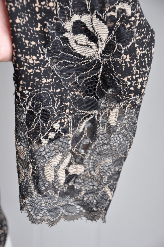 Y2K Abstract Silk Blazer w/ Lace Cuffs, DKNY Blou… - image 3