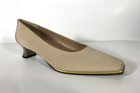 Where are stuart weitzman cheap shoes made