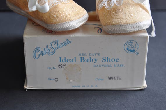 1940s/1950s Ideal Newborn Crib Shoes with Peach-C… - image 5