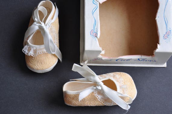 1940s/1950s Ideal Newborn Crib Shoes with Peach-C… - image 8
