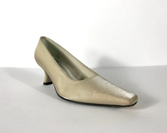 90s Stuart Weitzman Shimmery Champagne Heels with Pointy Toes, Size 7B, Pinup Bride Bridesmaid Retro Minimalist Preppy