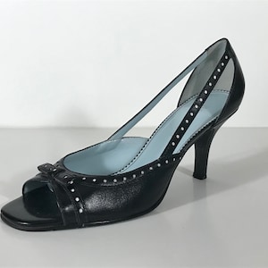 Escarpins Etienne Aigner en cuir noir et à pois des années 90, taille 7,5 m, fabriqués au Brésil, secrétaire bibliothécaire preppy élégant formel