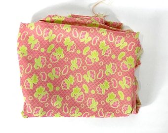 Tela de cachemira floral psicodélica de los años 70: poliéster rosa neón y amarillo