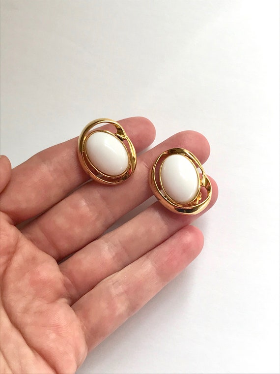 90s White Scarab Art Deco Revival Clip-on Earring… - image 1