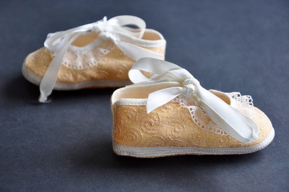 1940s/1950s Ideal Newborn Crib Shoes with Peach-C… - image 4