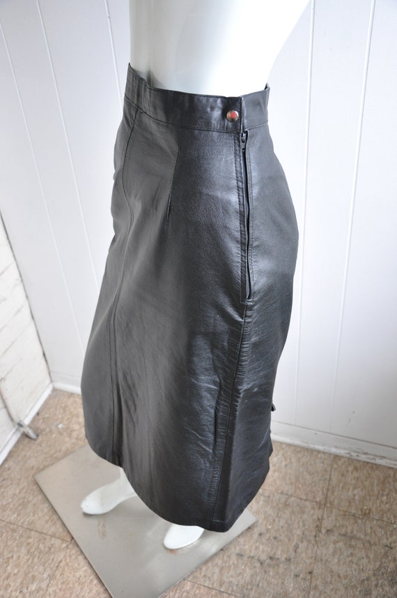 70s 80s Black Leather Skirt w/ Back Pleat, Waist … - image 8