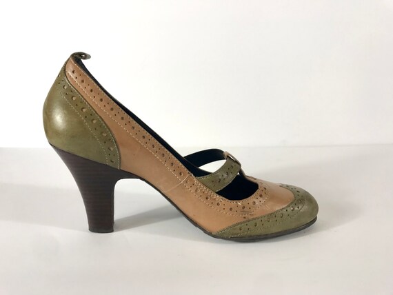 90s Levi's Avocado and Tan Mary Jane Leather Heel… - image 4