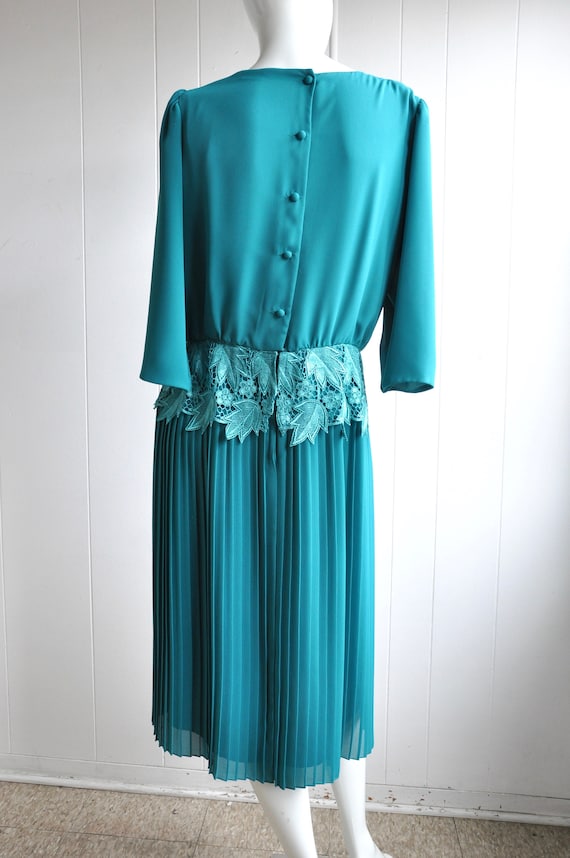 Miss Elliette Green Pleated Dress w/ Lace Waistba… - image 5