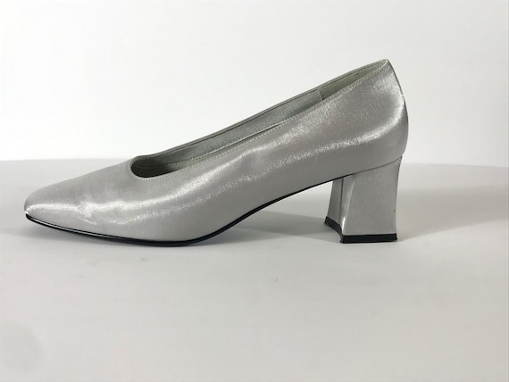 Wide Fit Silver Glitter Scallop Block Heel Court Shoes | New Look