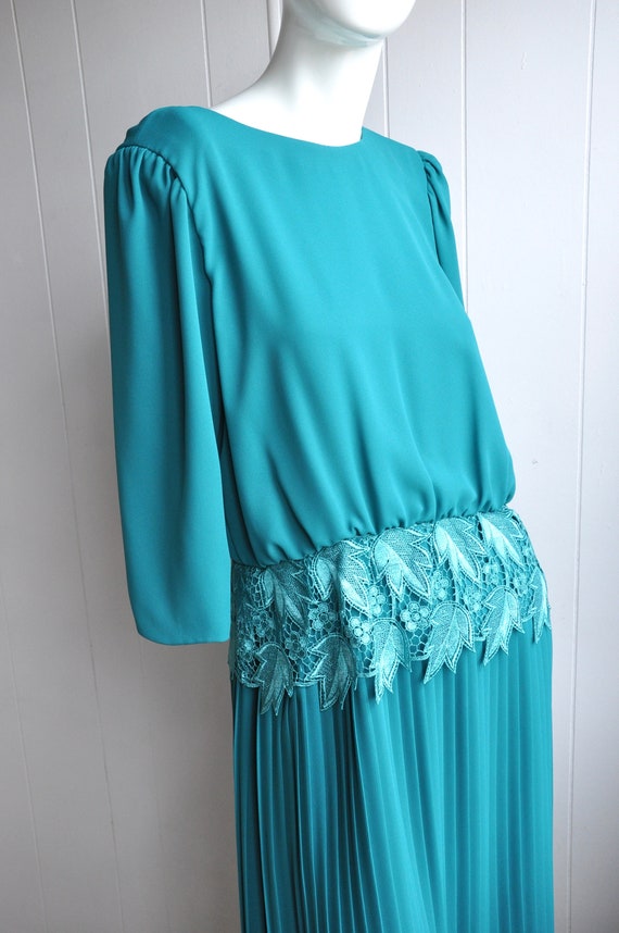 Miss Elliette Green Pleated Dress w/ Lace Waistba… - image 6