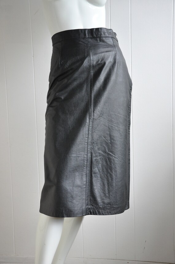 70s 80s Black Leather Skirt w/ Back Pleat, Waist … - image 7