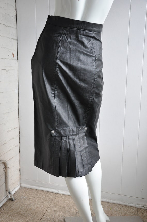 70s 80s Black Leather Skirt w/ Back Pleat, Waist … - image 2