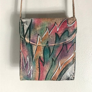 Mini bolsa de couro pintada à mão arco-íris metálico dos anos 80