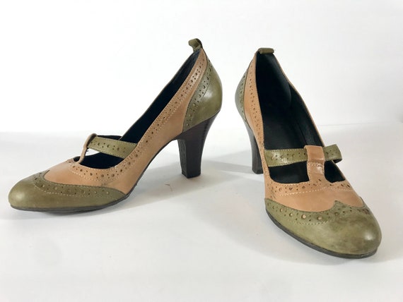 90s Levi's Avocado and Tan Mary Jane Leather Heel… - image 1