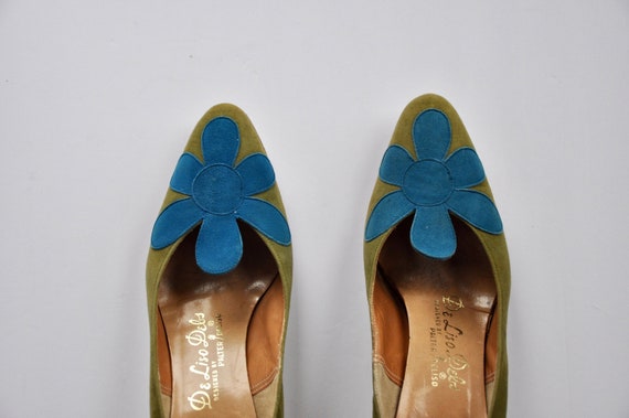 60s Daisy Flower Power Suede Pumps, Avocado Green