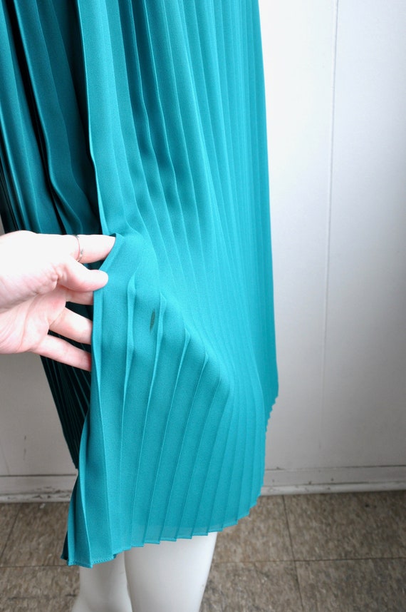 Miss Elliette Green Pleated Dress w/ Lace Waistba… - image 3