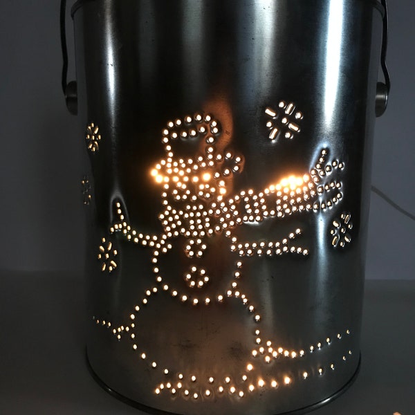 Lampe en étain perforée de Noël en forme de bonhomme de neige des années 90 (ampoule à cordon non incluse)