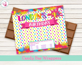 Puede incluir: Un envoltorio de barra de caramelo colorido con un fondo blanco y lunares rosas, azules, amarillos y verdes. El envoltorio tiene una pancarta rosa con el texto "LONDYN'S 9th BIRTHDAY" en letras arcoíris. El envoltorio también tiene un diseño de salpicaduras de pintura colorido.