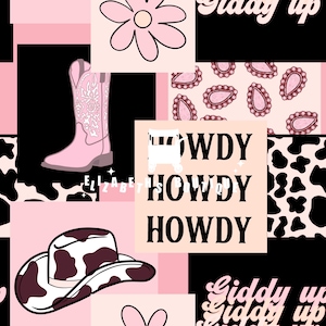Op de afbeelding: Een digitale collage in roze en zwart met een cowboylaars, een cowboyhoed, een madeliefje en de tekst "Howdy" die drie keer wordt herhaald. De achtergrond is een roze en zwart koe-printpatroon.