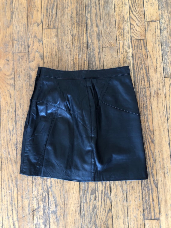 Vintage 80s leather mini skirt - image 3