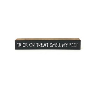 Trick or Treat Smell My Feet Shelf Saying