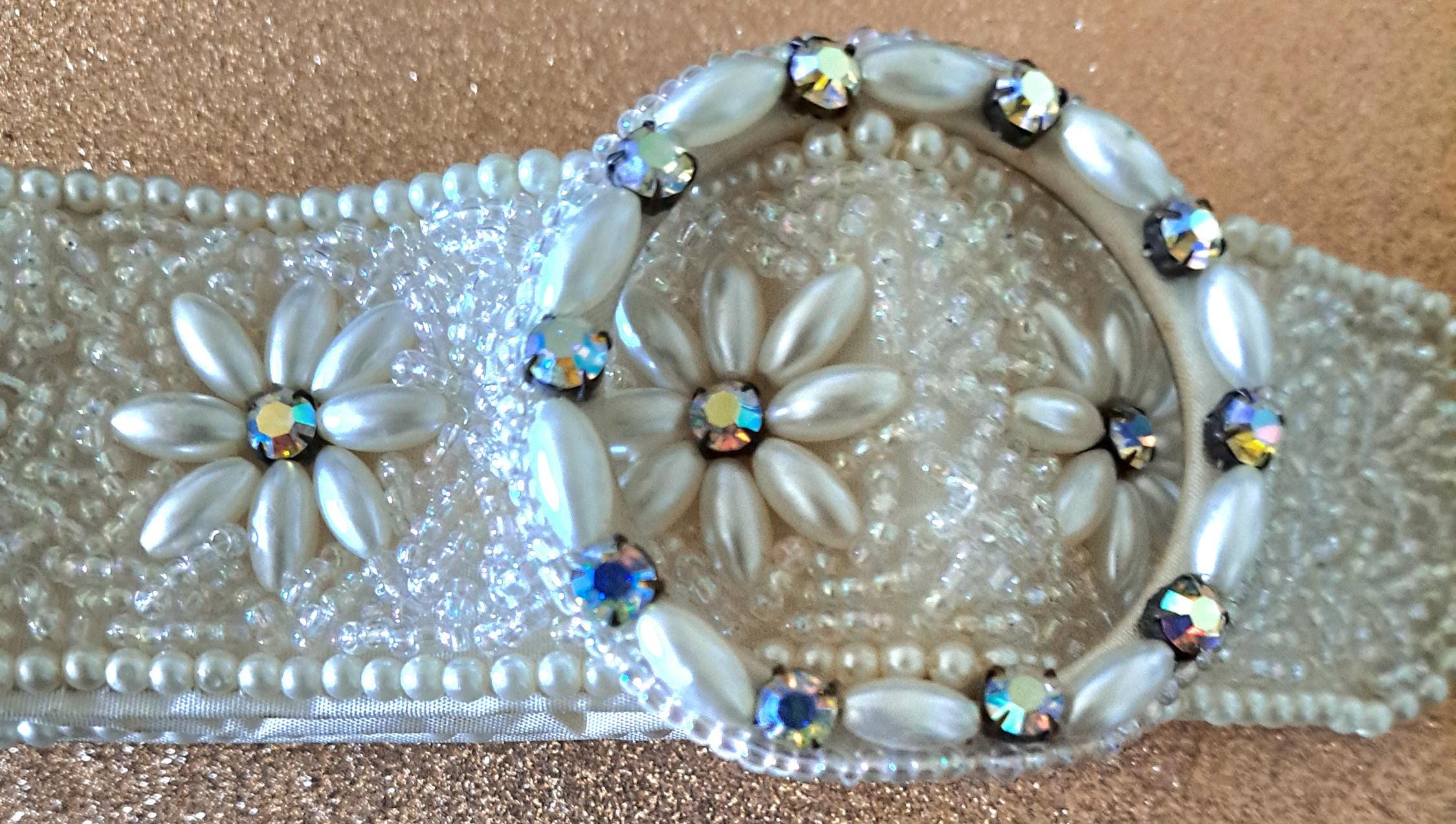 Vintage Floral Pearl Belt: Aurora Borealis Rhinestone Detail  display picture 2